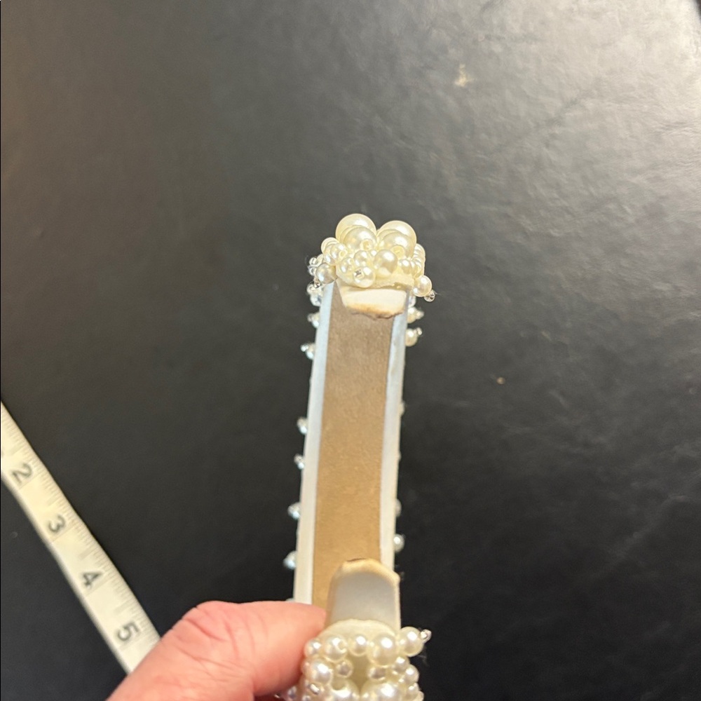 Brianna Cannon Elegant Pearl-Embellished Headband Classic and elegant - Picture 10 of 10